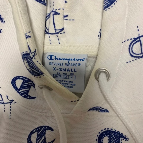 Extra small champion hoodie! - Picture 3 of 5